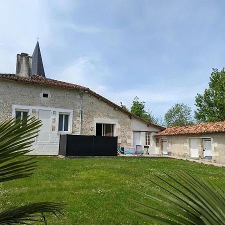 Casa di campagna Maison En Pierres Rénovée Avec Jardin, Terrasse, 3 Chambres, Proche Village, Nature Paisible, équipements Complets - Fr-1-653-187