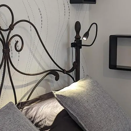 Maison En Pierres Rénovée Avec Jardin, Terrasse, 3 Chambres, Proche Village, Nature Paisible, équipements Complets - Fr-1-653-187