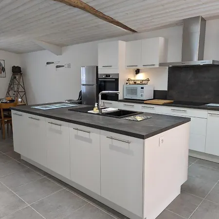 Maison En Pierres Renovee Avec Jardin, Terrasse, 3 Chambres, Proche Village, Nature Paisible, Equipements Complets - Fr-1-653-187