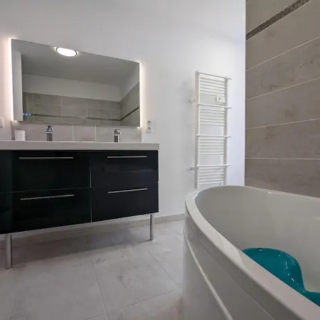 Maison En Pierres Renovee Avec Jardin, Terrasse, 3 Chambres, Proche Village, Nature Paisible, Equipements Complets - Fr-1-653-187 Montboyer