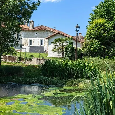 Maison En Pierres Renovee Avec Jardin, Terrasse, 3 Chambres, Proche Village, Nature Paisible, Equipements Complets - Fr-1-653-187 Montboyer