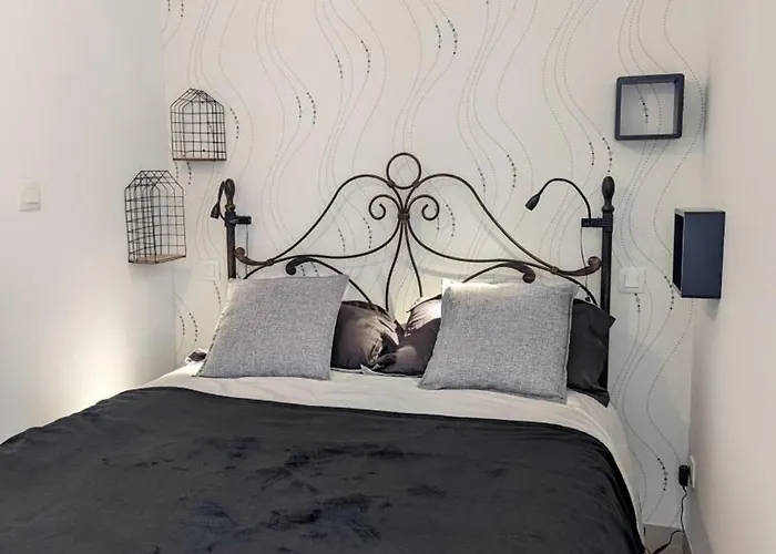 Maison En Pierres Renovee Avec Jardin, Terrasse, 3 Chambres, Proche Village, Nature Paisible, Equipements Complets - Fr-1-653-187 * Montboyer