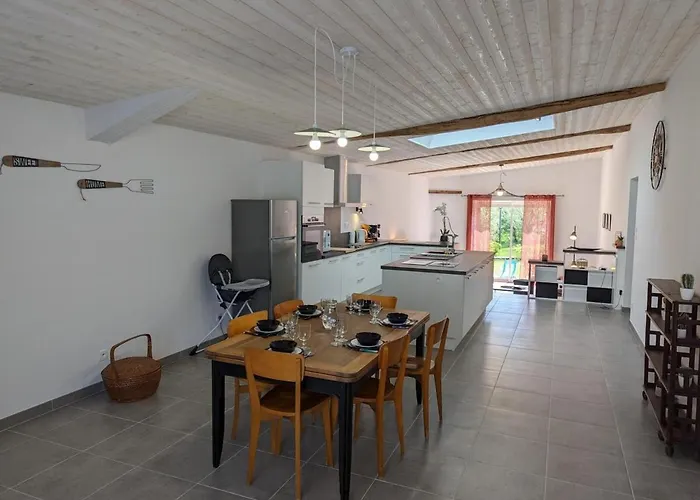 Maison En Pierres Renovee Avec Jardin, Terrasse, 3 Chambres, Proche Village, Nature Paisible, Equipements Complets - Fr-1-653-187 Montboyer