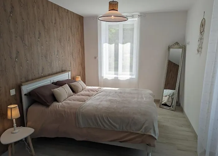 Maison En Pierres Renovee Avec Jardin, Terrasse, 3 Chambres, Proche Village, Nature Paisible, Equipements Complets - Fr-1-653-187 * Montboyer