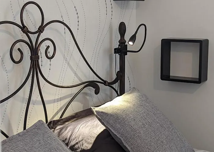 Maison En Pierres Renovee Avec Jardin, Terrasse, 3 Chambres, Proche Village, Nature Paisible, Equipements Complets - Fr-1-653-187