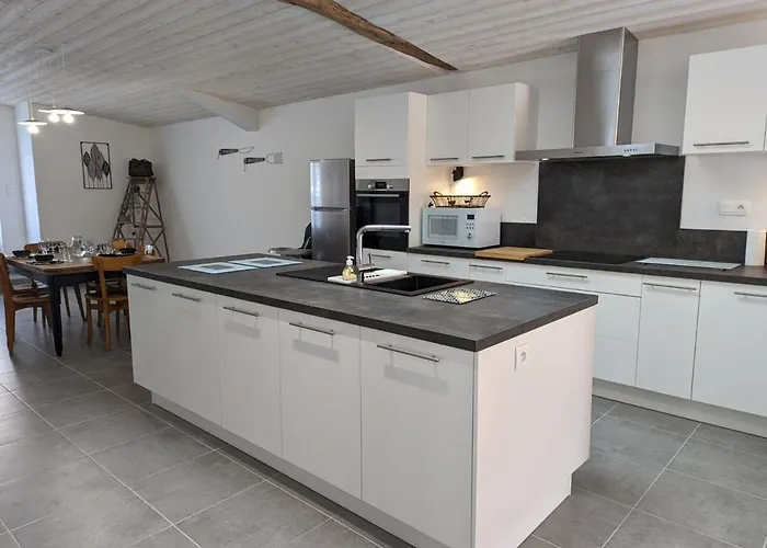 Maison En Pierres Renovee Avec Jardin, Terrasse, 3 Chambres, Proche Village, Nature Paisible, Equipements Complets - Fr-1-653-187