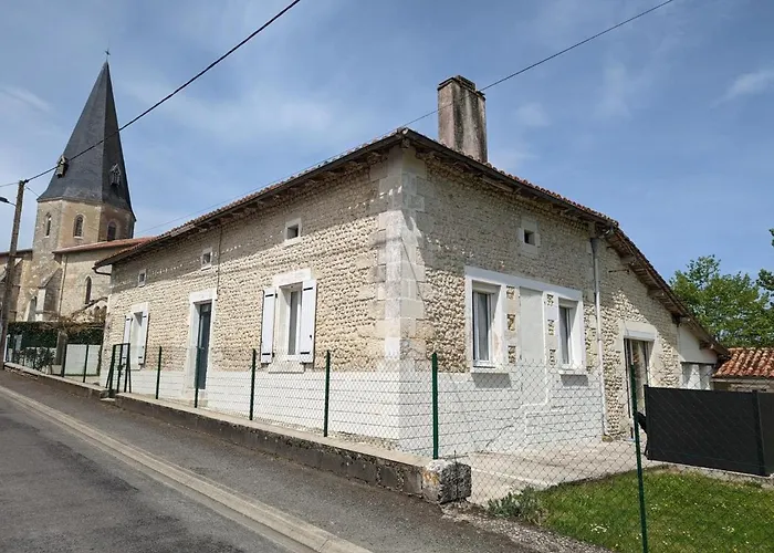 Maison En Pierres Renovee Avec Jardin, Terrasse, 3 Chambres, Proche Village, Nature Paisible, Equipements Complets - Fr-1-653-187 *