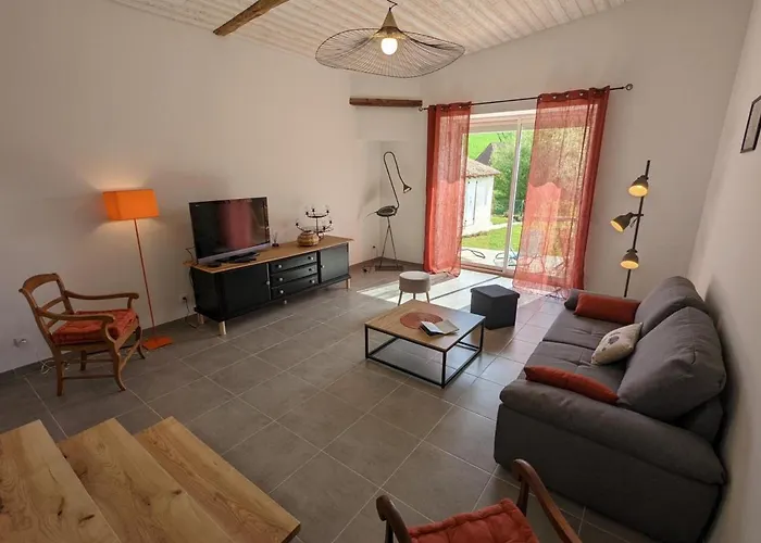 Maison En Pierres Renovee Avec Jardin, Terrasse, 3 Chambres, Proche Village, Nature Paisible, Equipements Complets - Fr-1-653-187 Montboyer