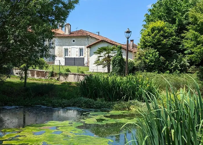 Maison En Pierres Renovee Avec Jardin, Terrasse, 3 Chambres, Proche Village, Nature Paisible, Equipements Complets - Fr-1-653-187 Montboyer